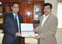 تسليم اجازة مبنى الشروق التجاري