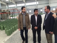خلال جولة تفقدية لمعمل تصنيع اسطوانات الغاز المنزلي المهندس علي جاسب محمد يؤكد على ضرورة تذليل العقبات أمام المشاريع الصناعية دعماً للإنتاج الوطني