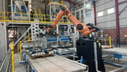 أول مصنع يعمل بالروبوتات لإنتاج المواد اللاصقة فائقة الأداء في العراق